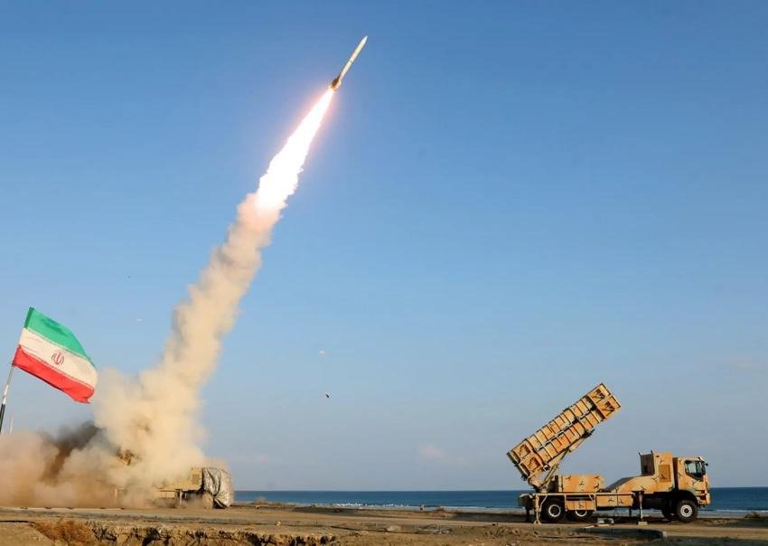 Iran Balas Serangan AS, Rudal dan Drone Sasar Pangkalan Amerika di Sejumlah Negara Timur Tengah